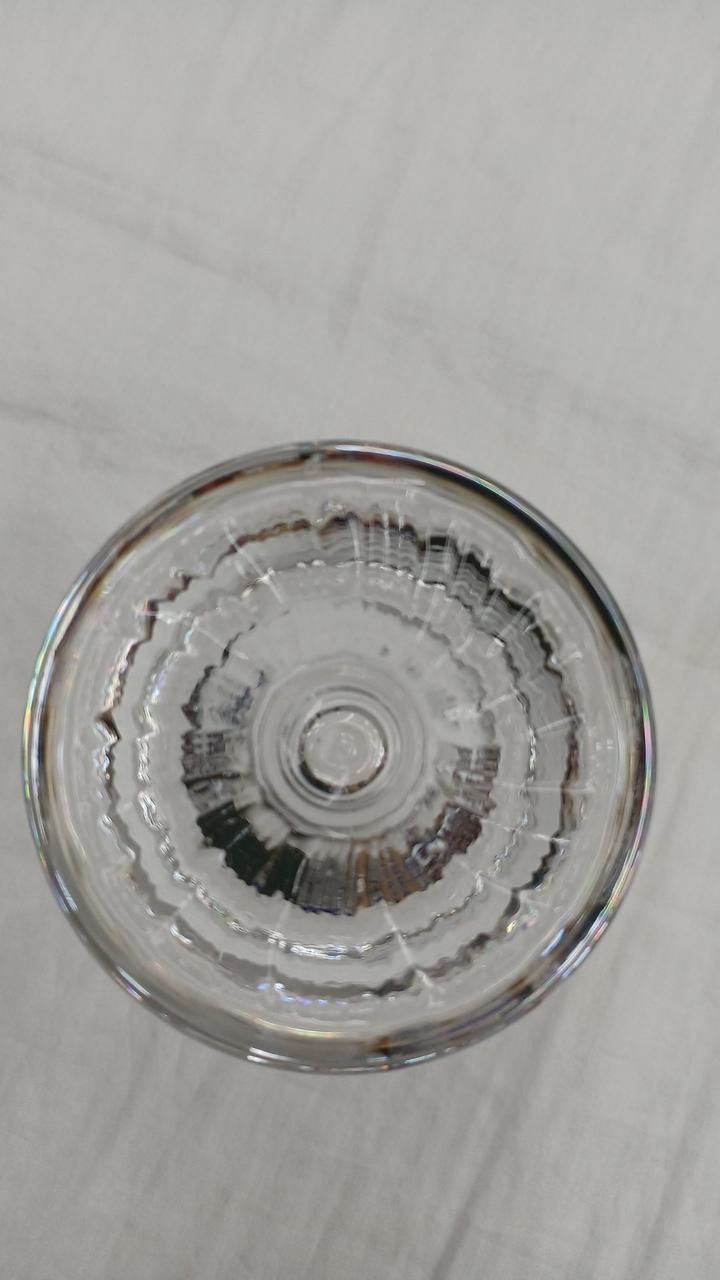 底の直径約6cm