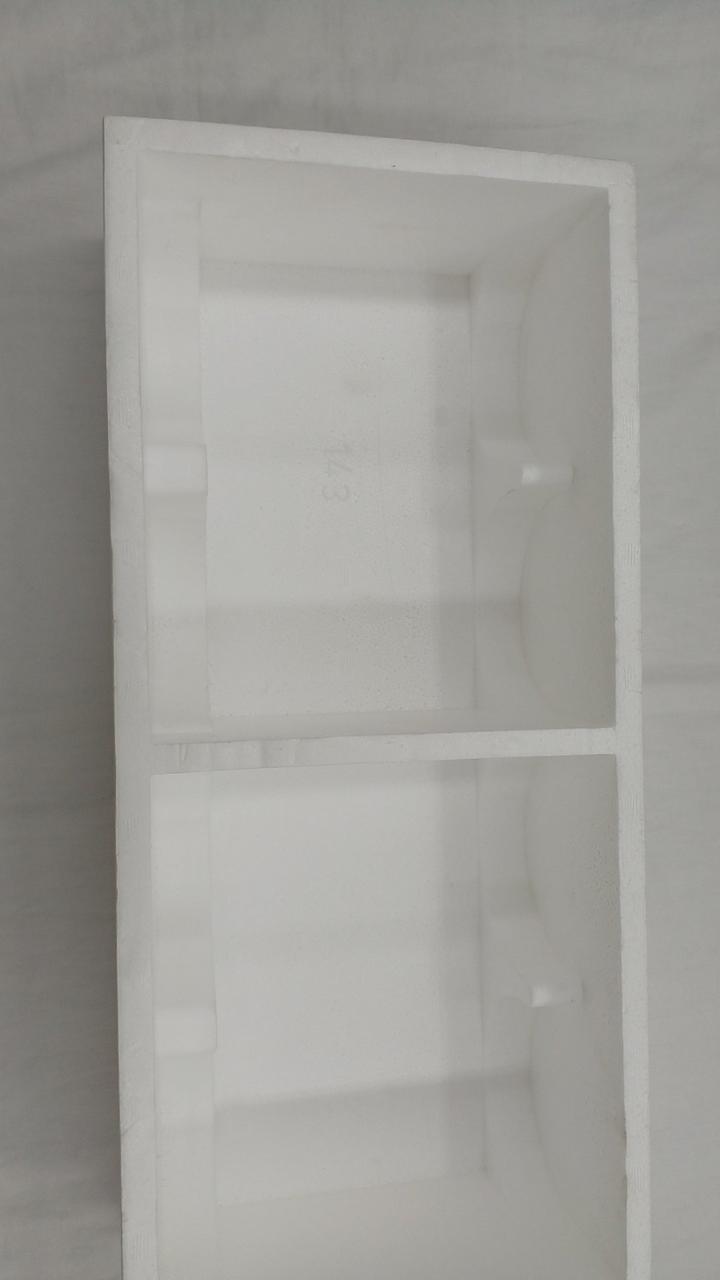 箱は発泡スチロール