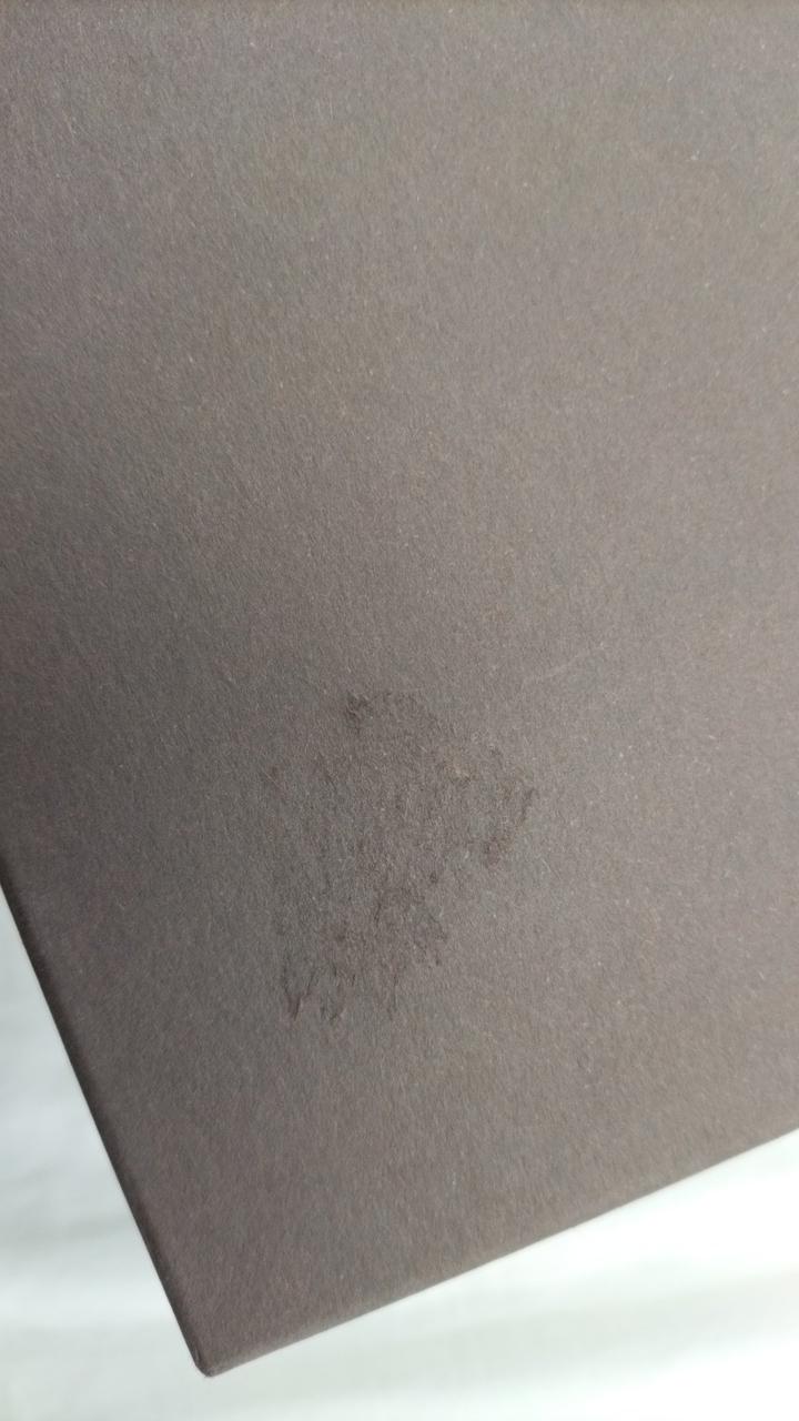 箱底部分に剥けがあります