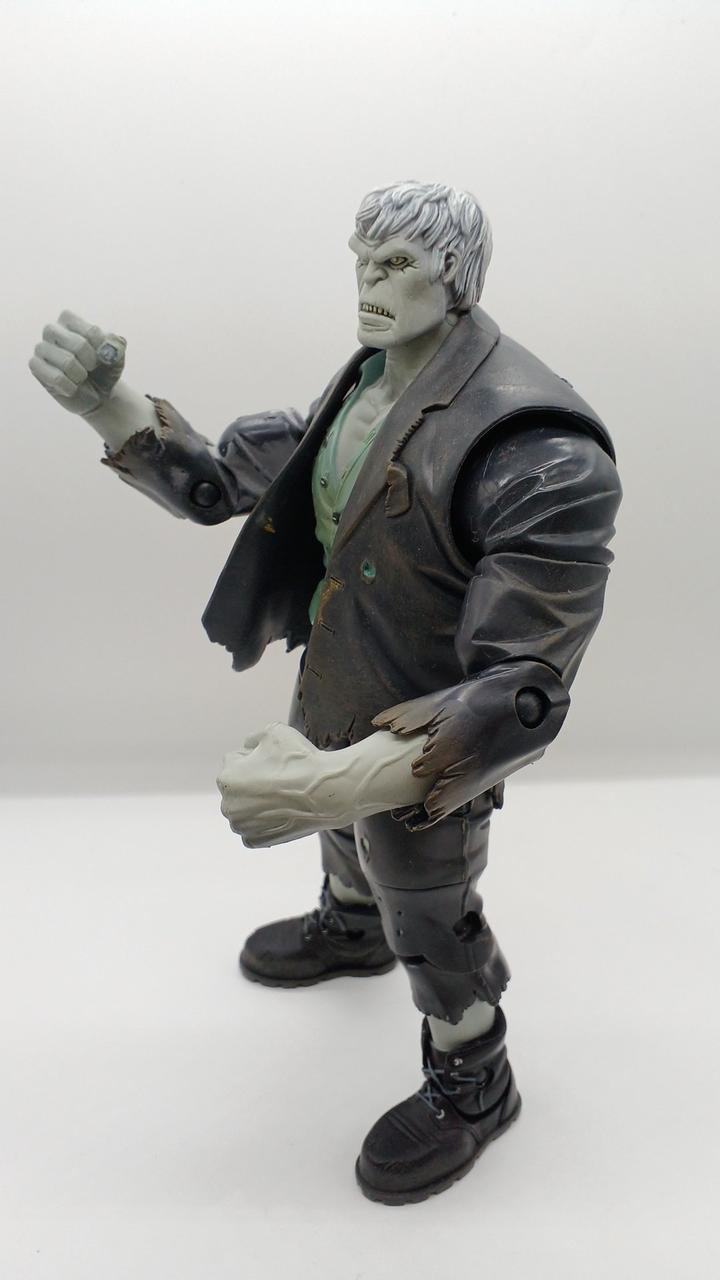 両手足可動します