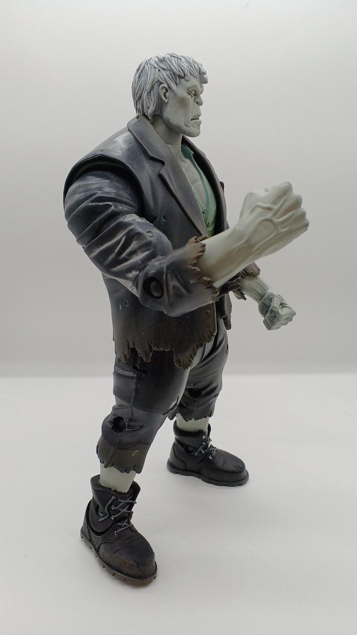 両手足可動します