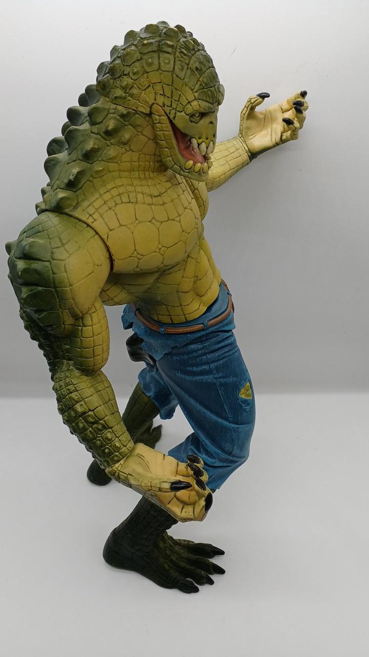 肩、手首、足、頭が可動になっています