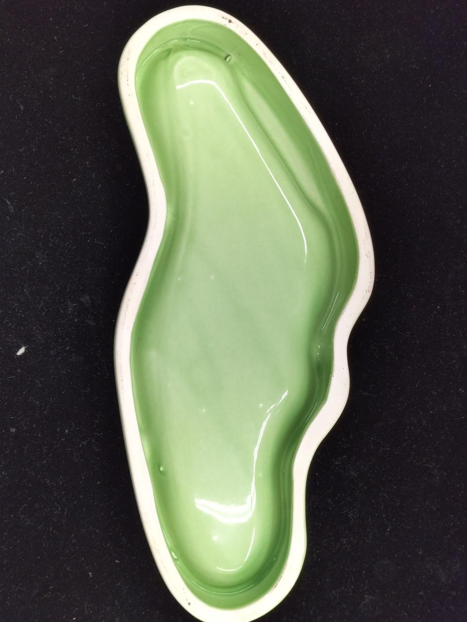 白い部分に
汚れあり