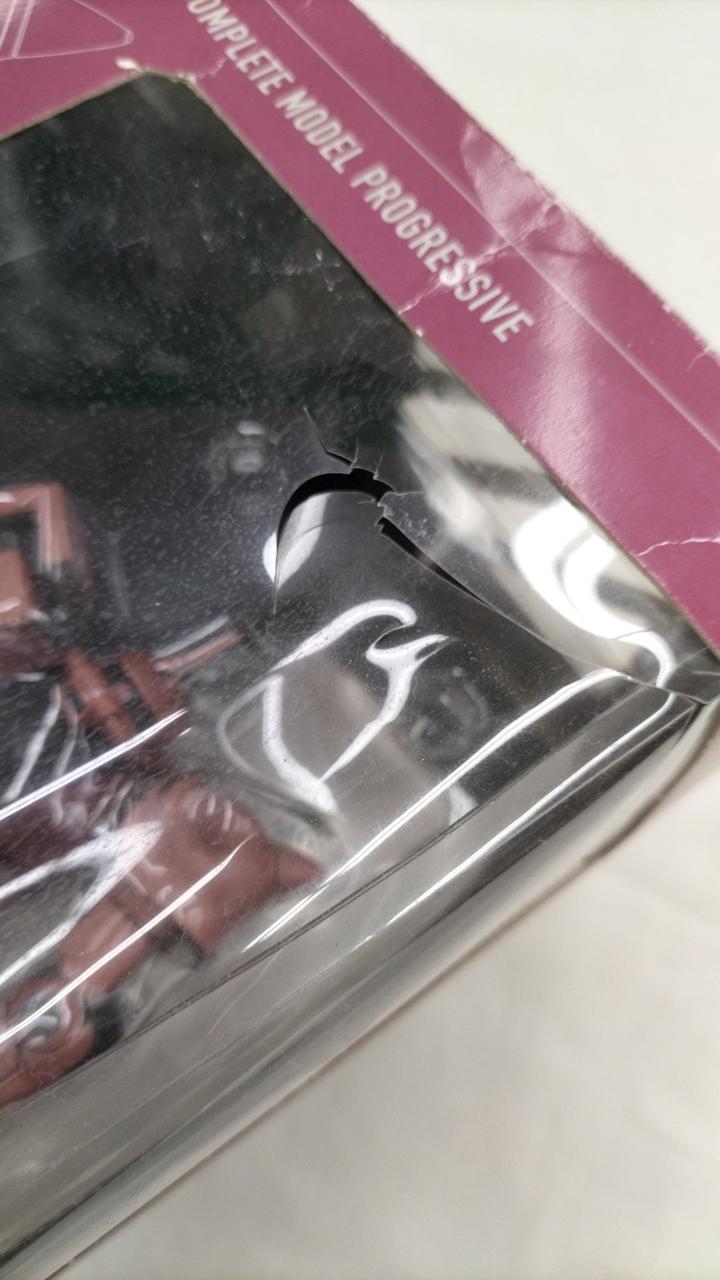 ブリスター窓割れ