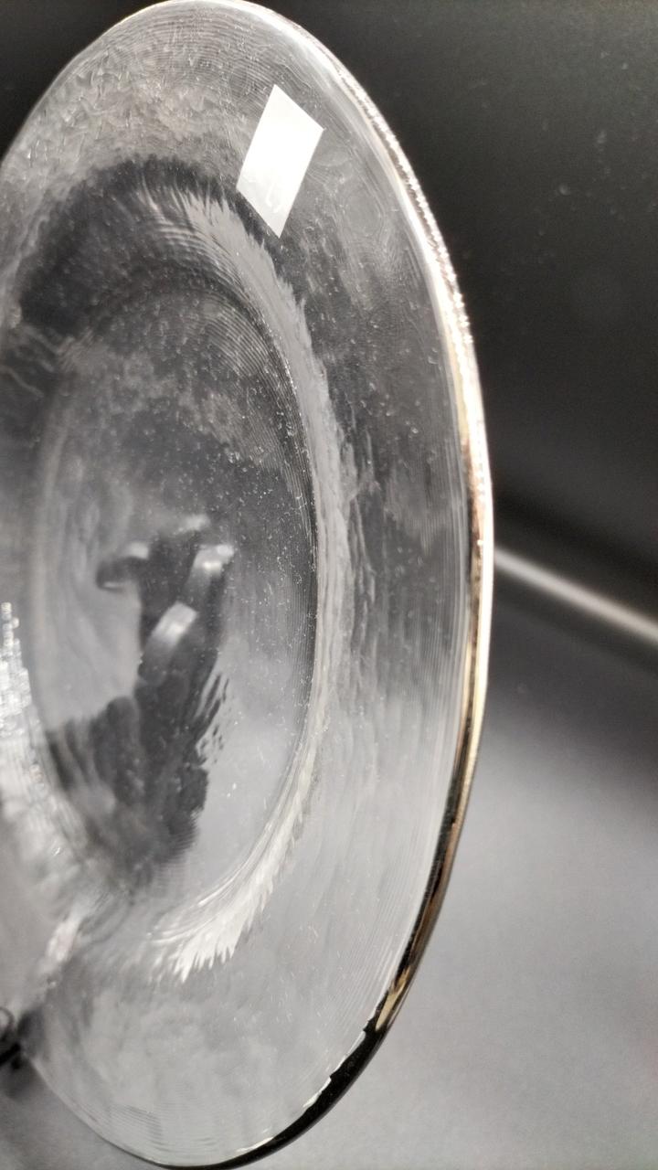 プレートのフチはシルバーです