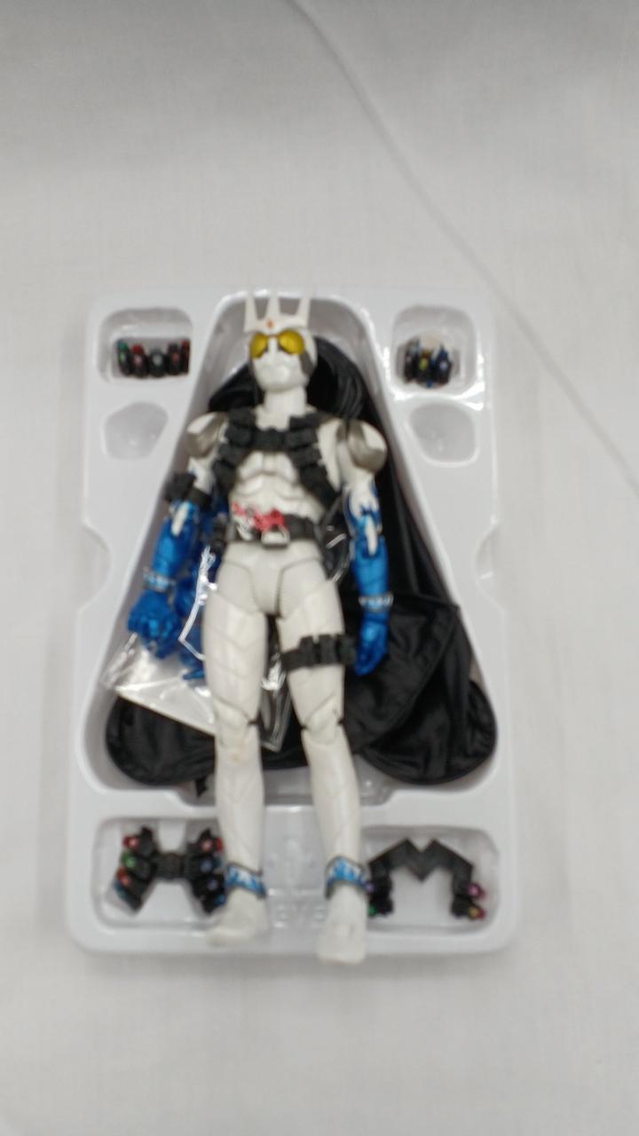 この状態で、シュリンク固定。販売中