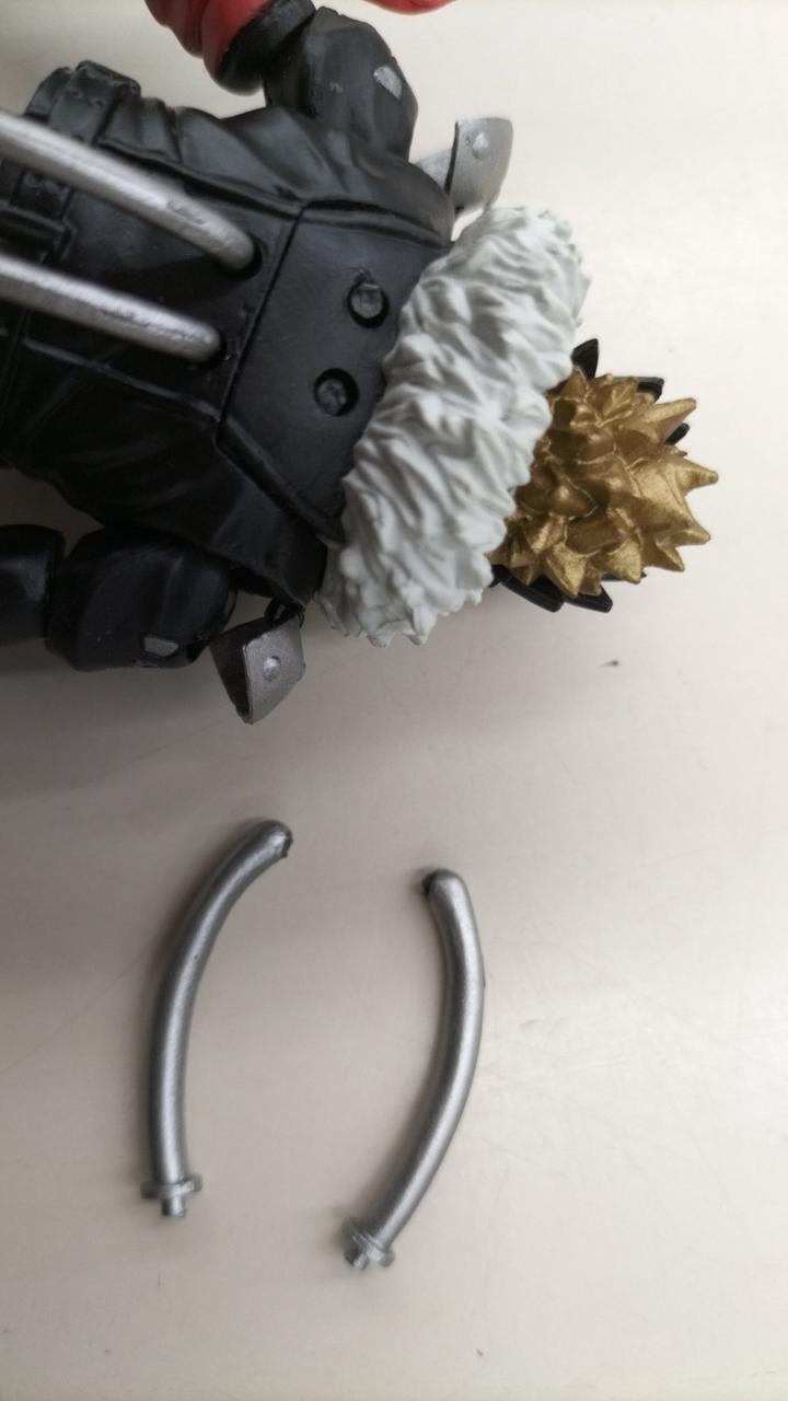 背中パーツ折れ