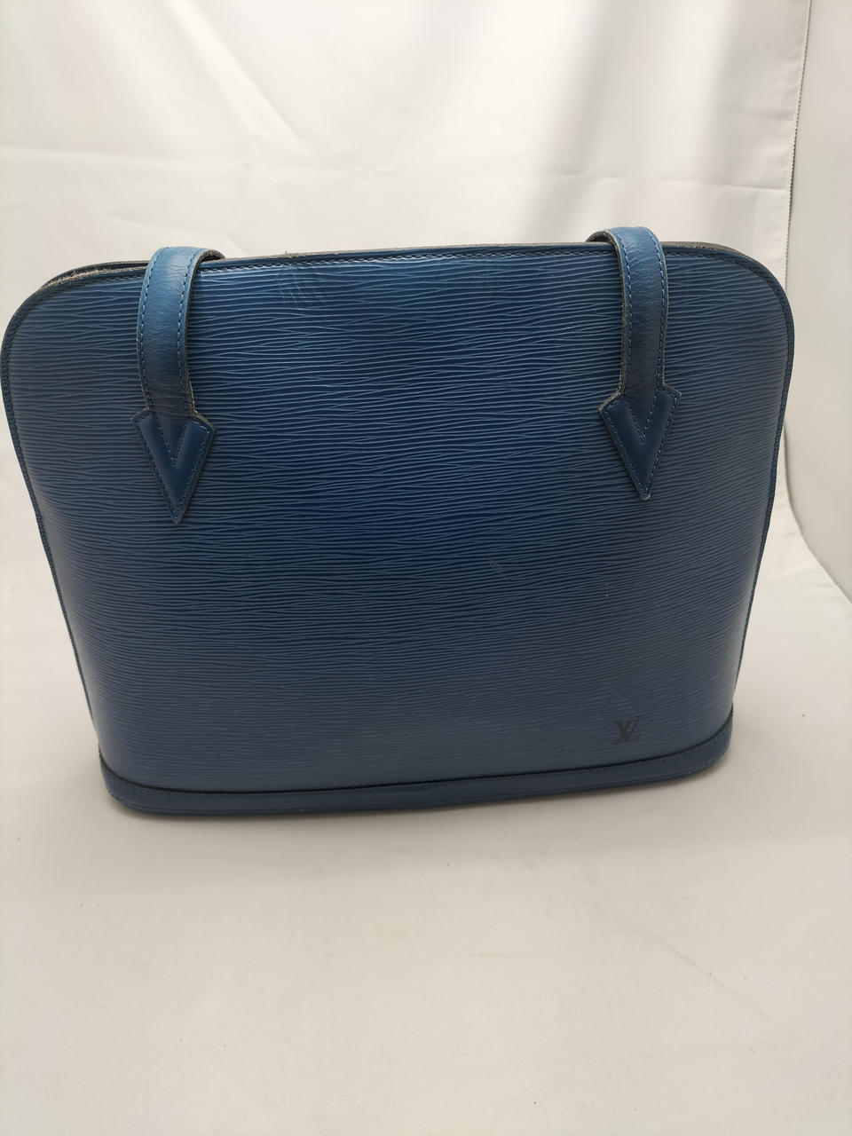 角スレ、使用感あります。内側比較的キレイ