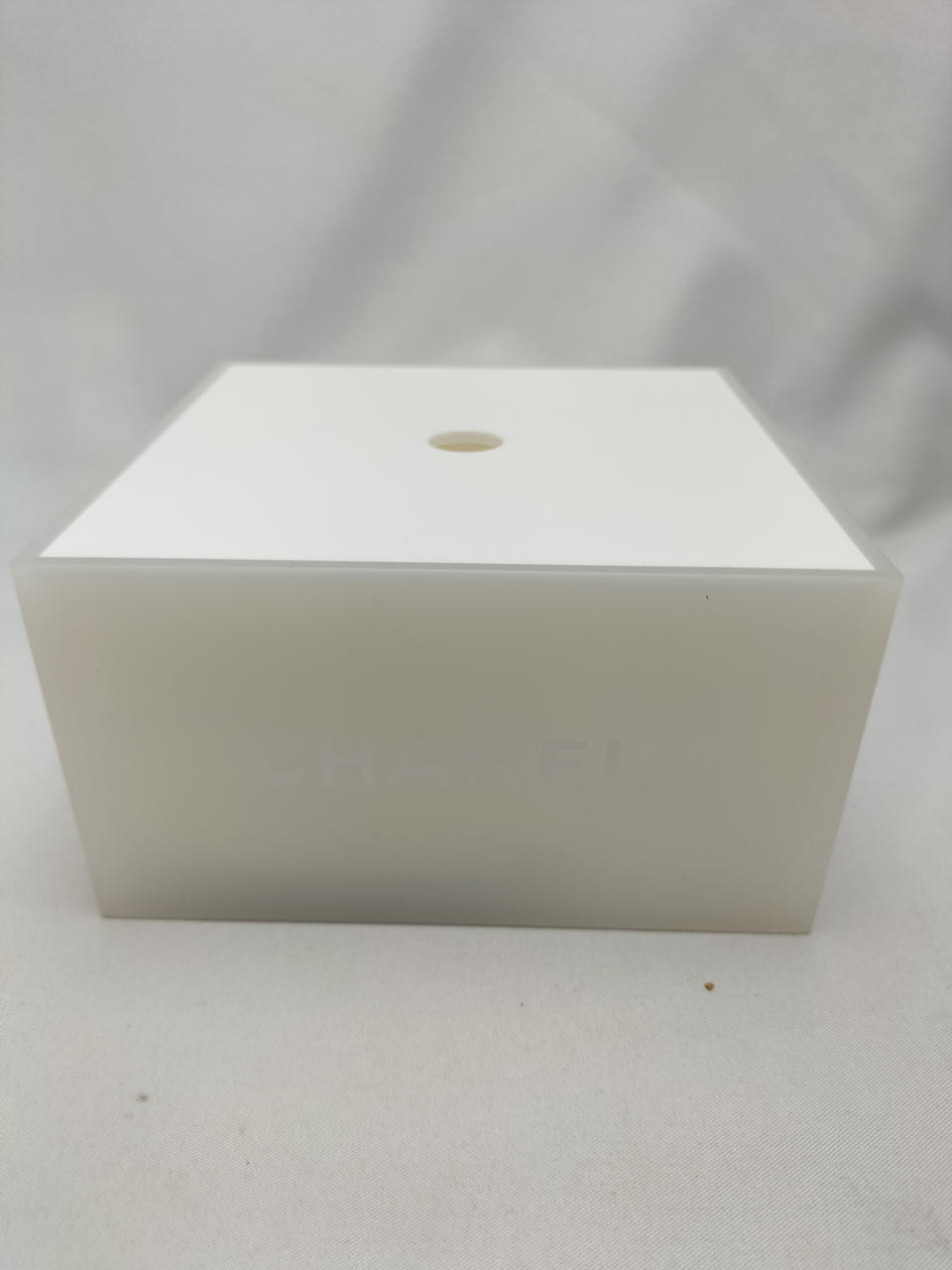 ロゴ部分キズ、背面亀裂有