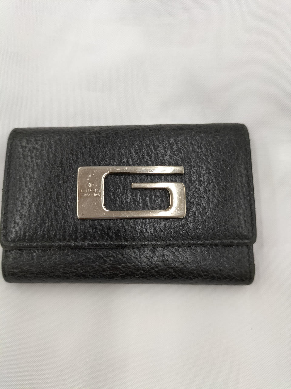 6連のキーケース。金属部分スリキズ有り。