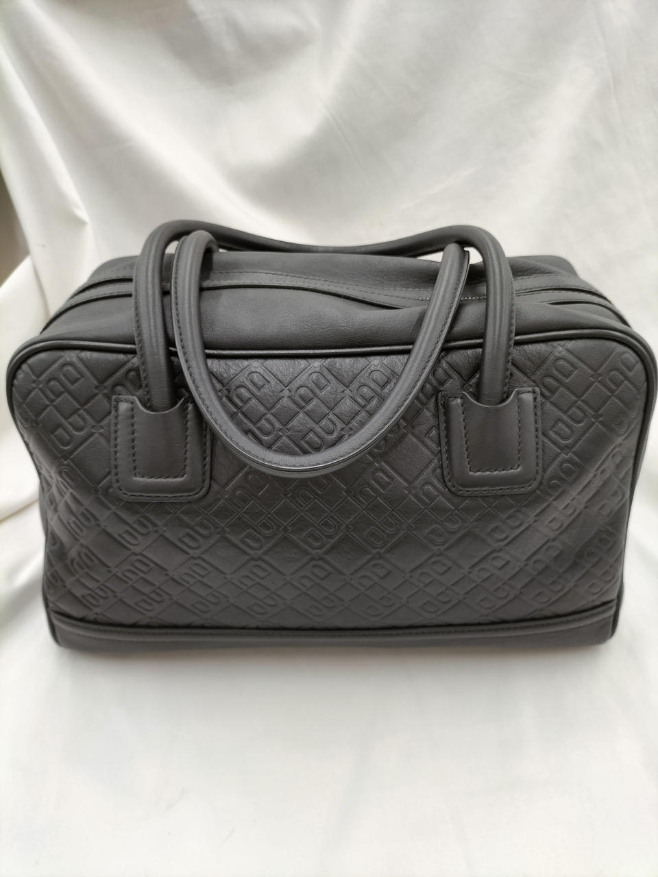 肌触りの良いレザーです。