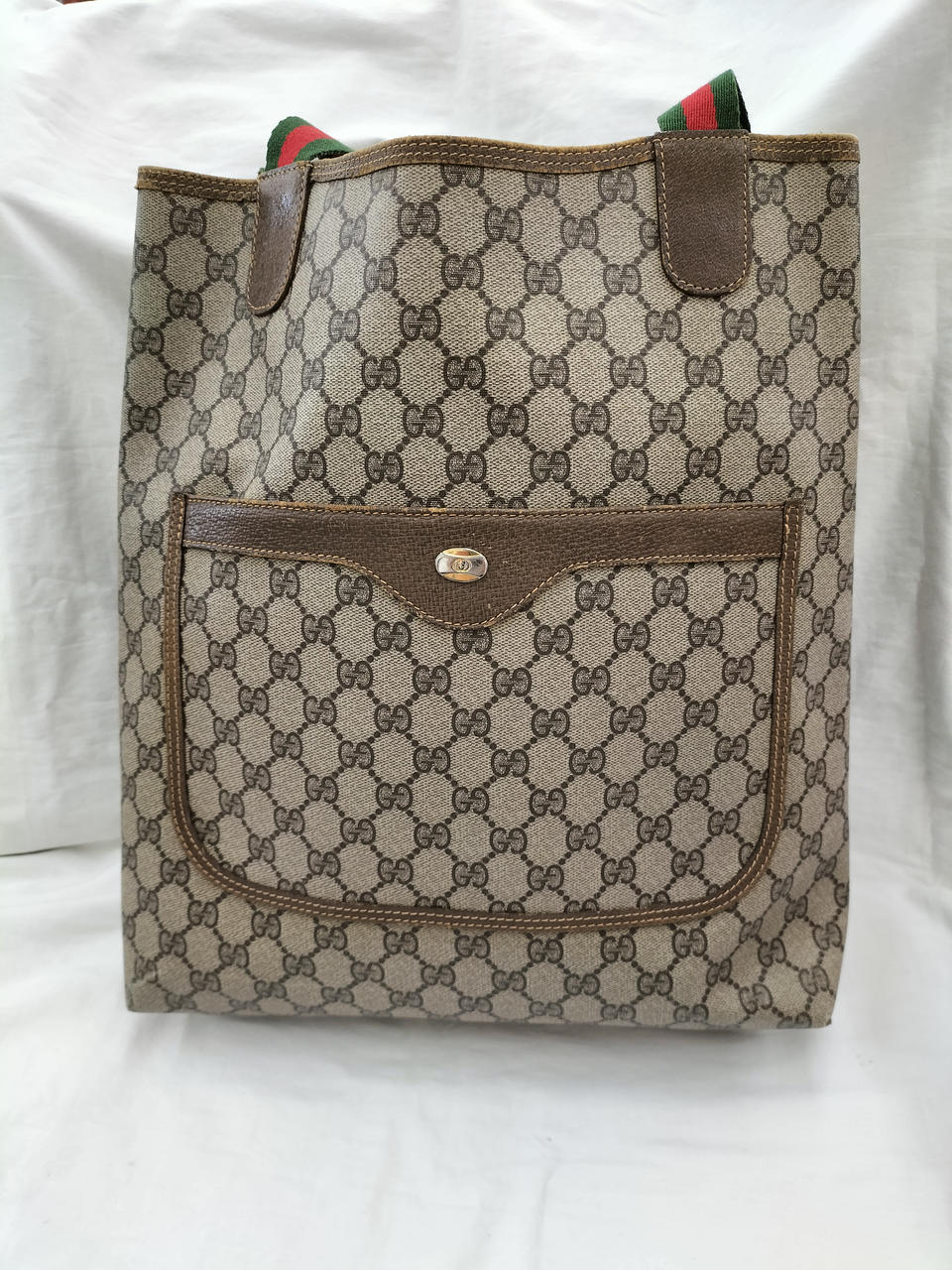 大きく開いて出し入れしやすいです。