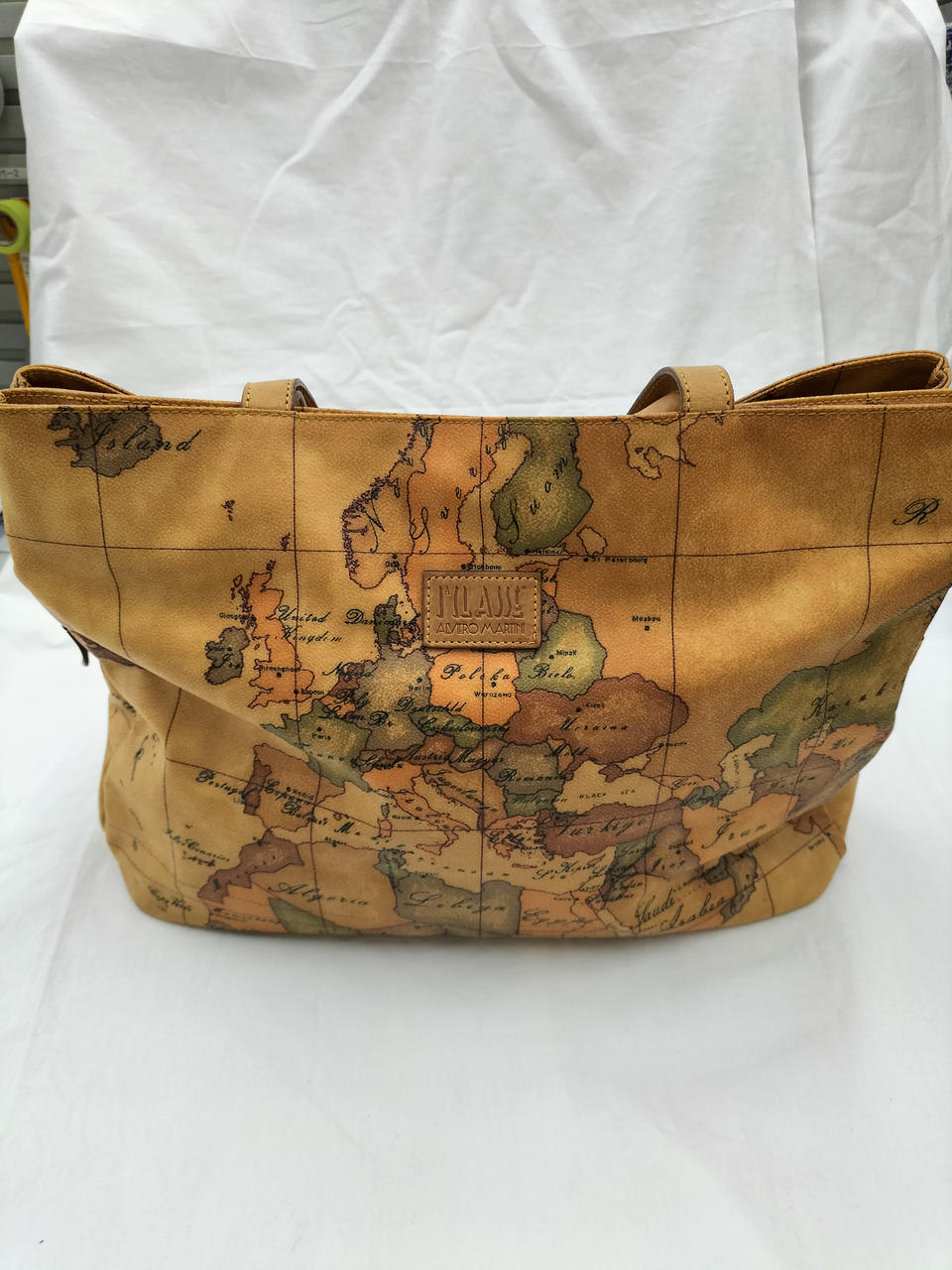 持ち手ヌメ革シミあり。分けて収納可能です