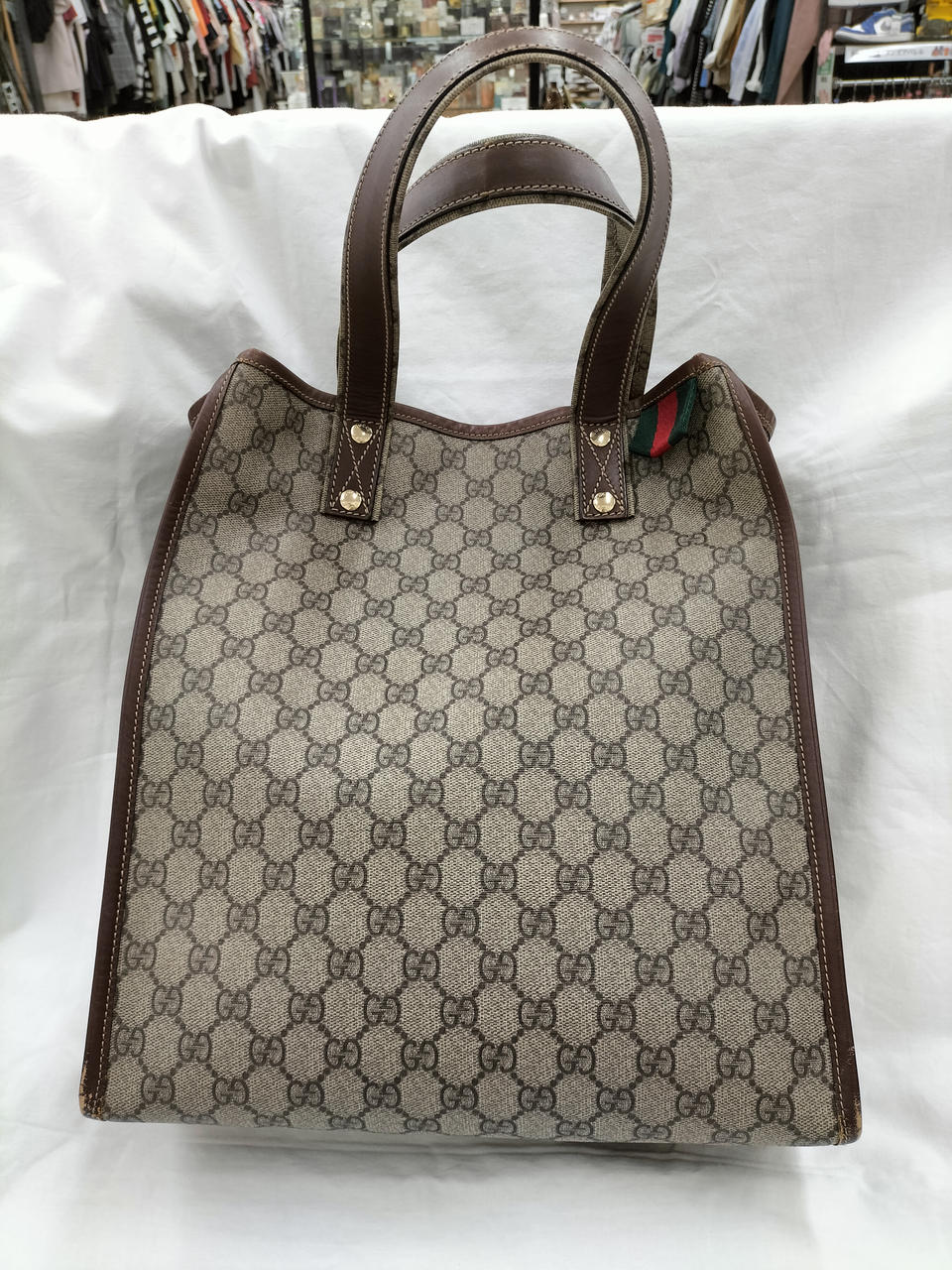 角スレあり。大きく開いて出し入れしやすい