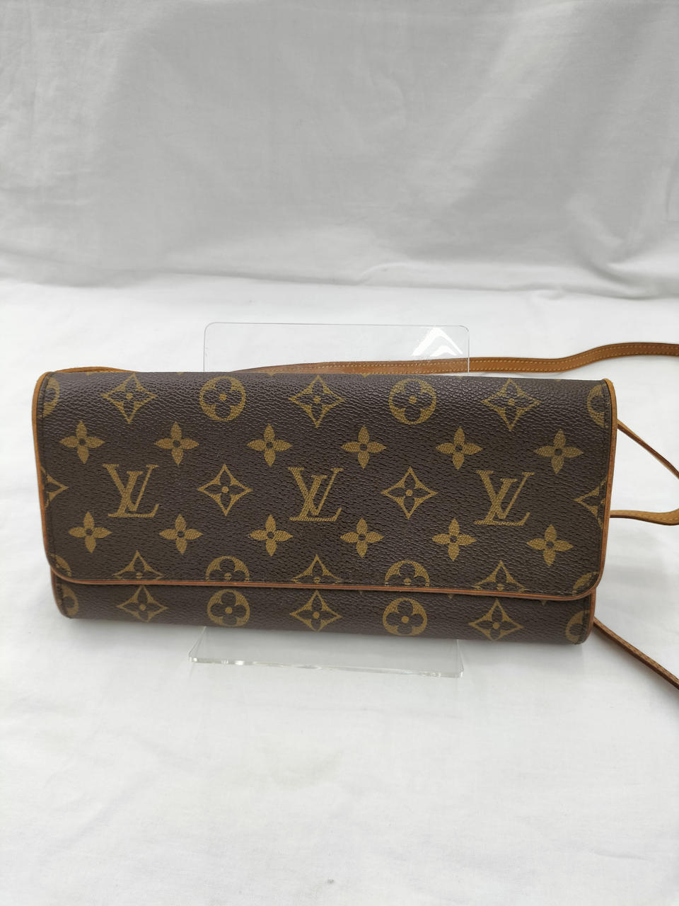 少々使用感あり。少し角スレあり