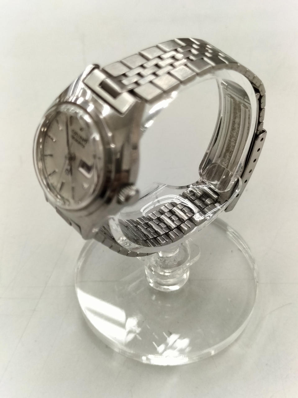 腕周り約15cmと細いです。