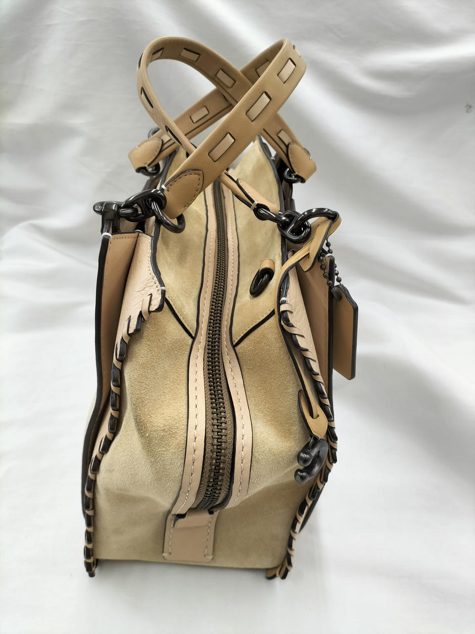 ショルダーも付属して2wayで使えます。