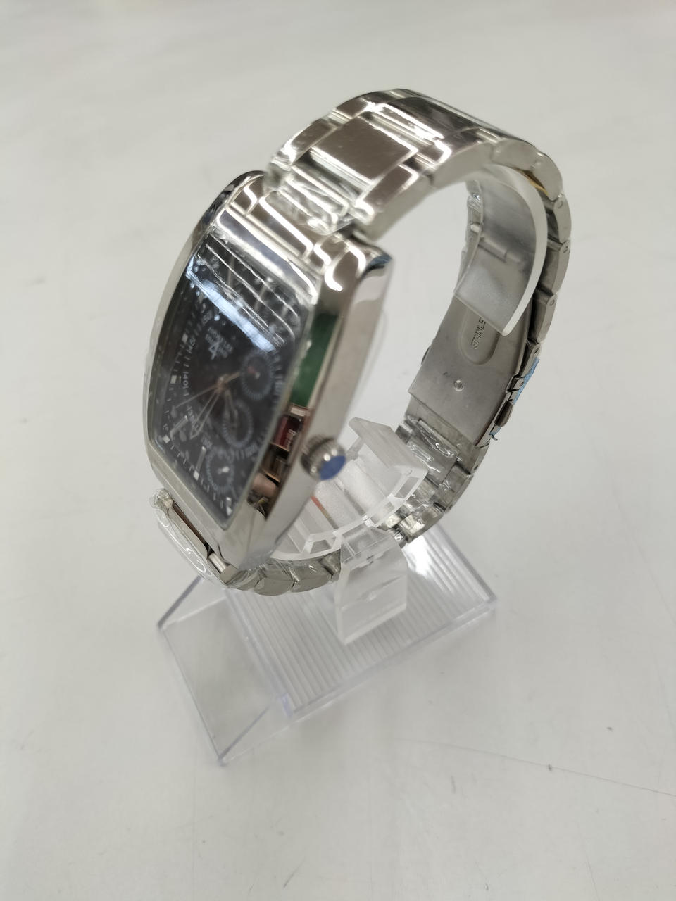 フィルムが貼ってあり未使用品と思われます