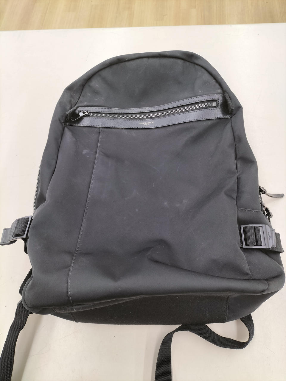 外側全体的に汚れ、スレあります。