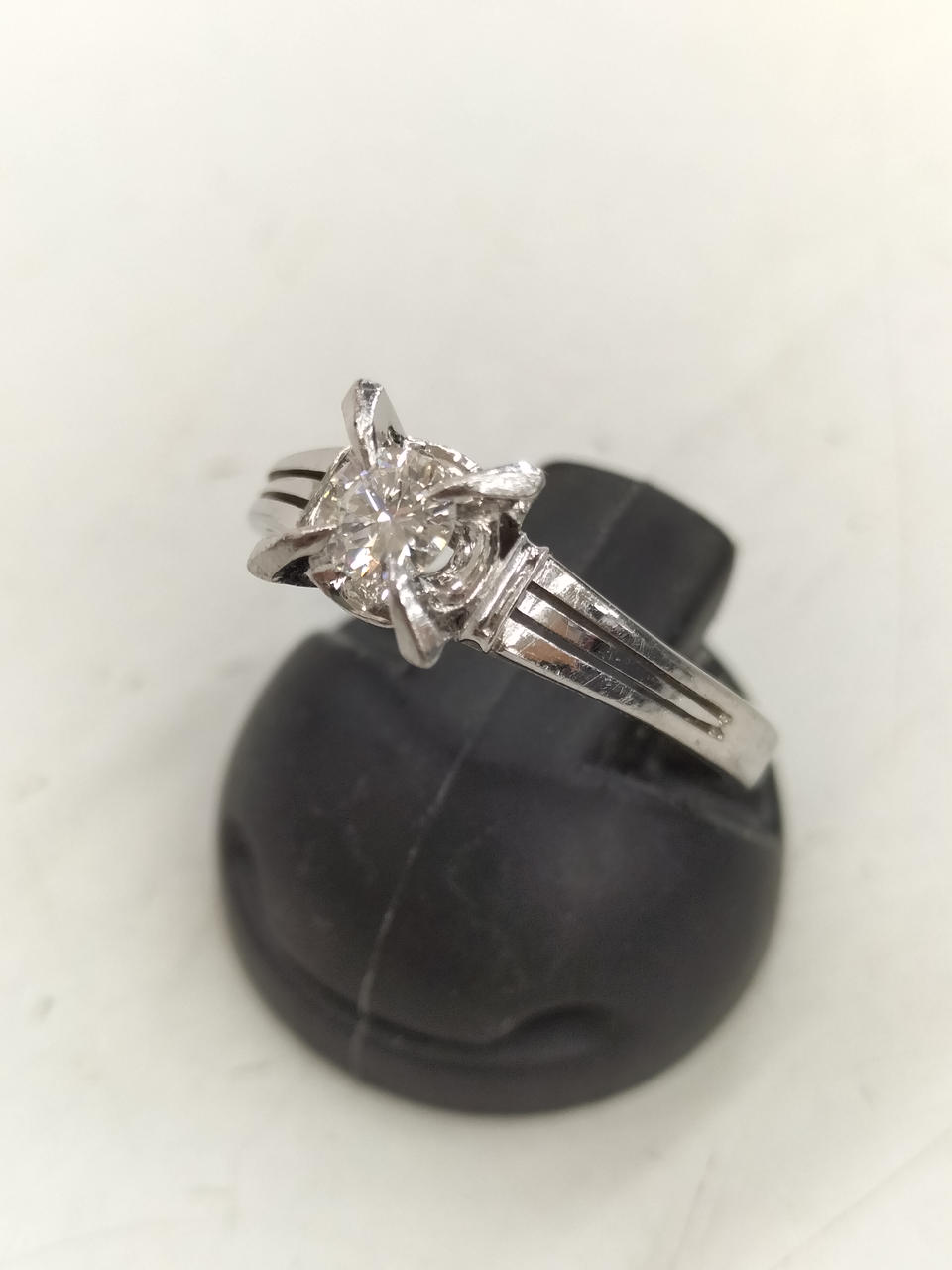 pt900 総3.7g　#9 三越刻印