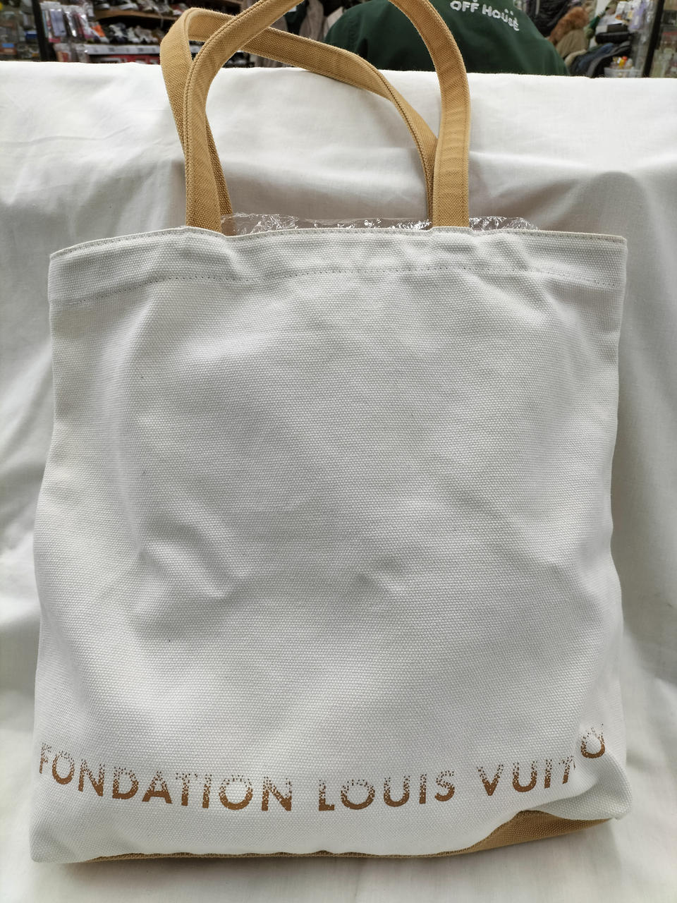 ルイ・ヴィトン美術館限定バッグ。