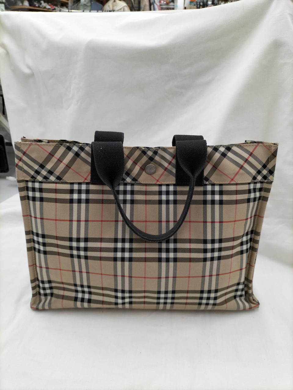 全体に使用感、一部シミあります。