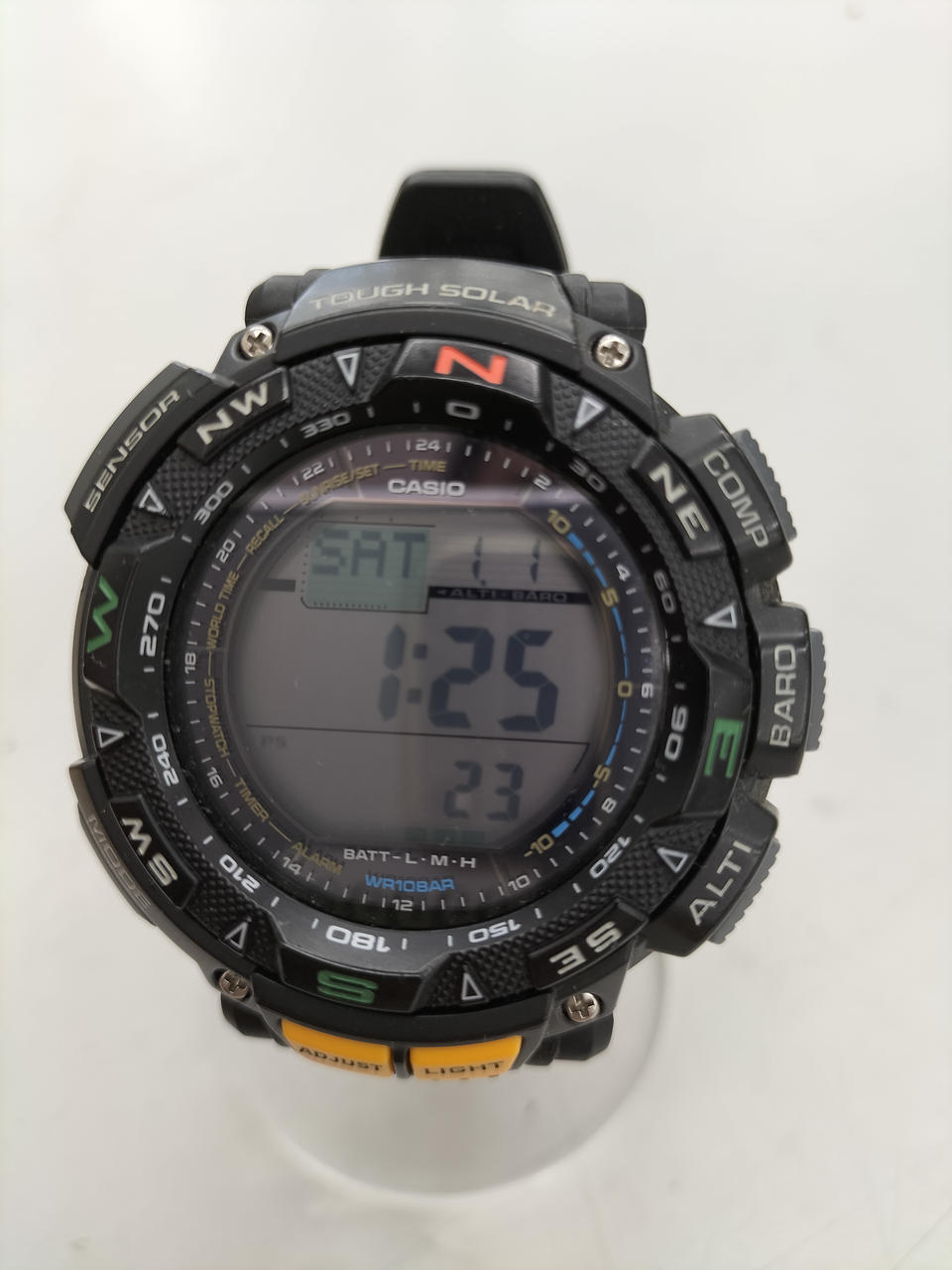 トリプルセンサー搭載のソーラー時計。