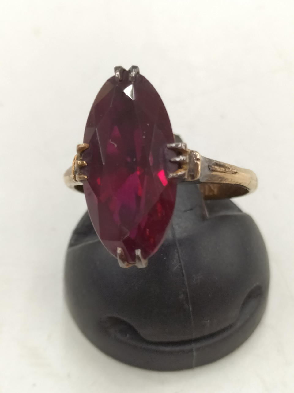 赤石　縦横1.6×0.8cm