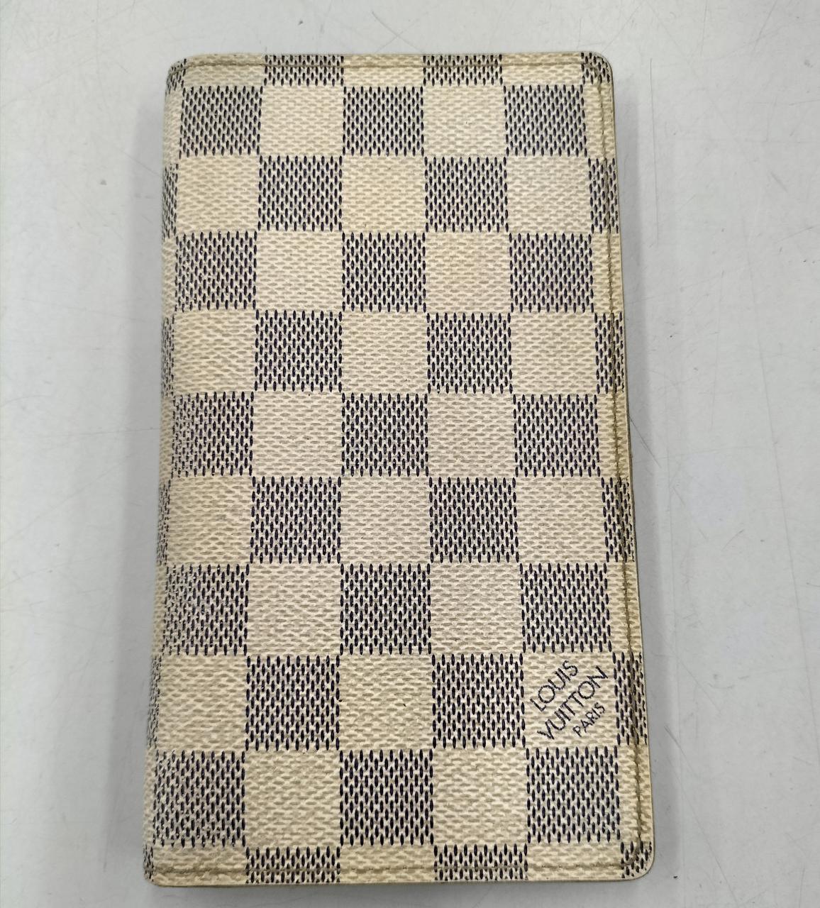 手帳カバーですが、カード入れとしても可