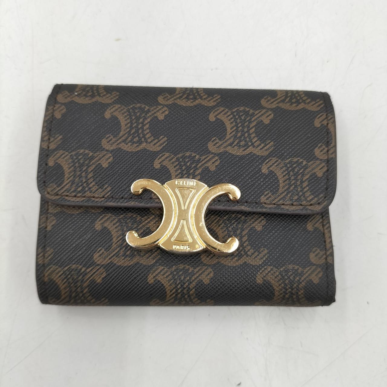 背面のカード入れ欠品です。横はがれ部分有