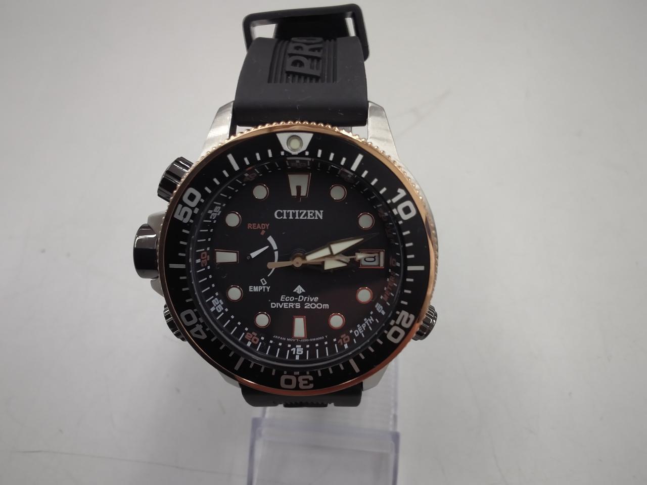 本体裏、ベルト少々スレあります。