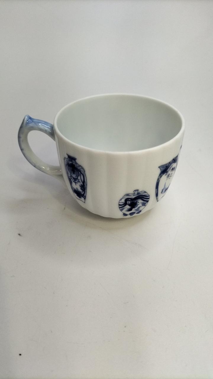 高さ約5.3cm幅約6cm