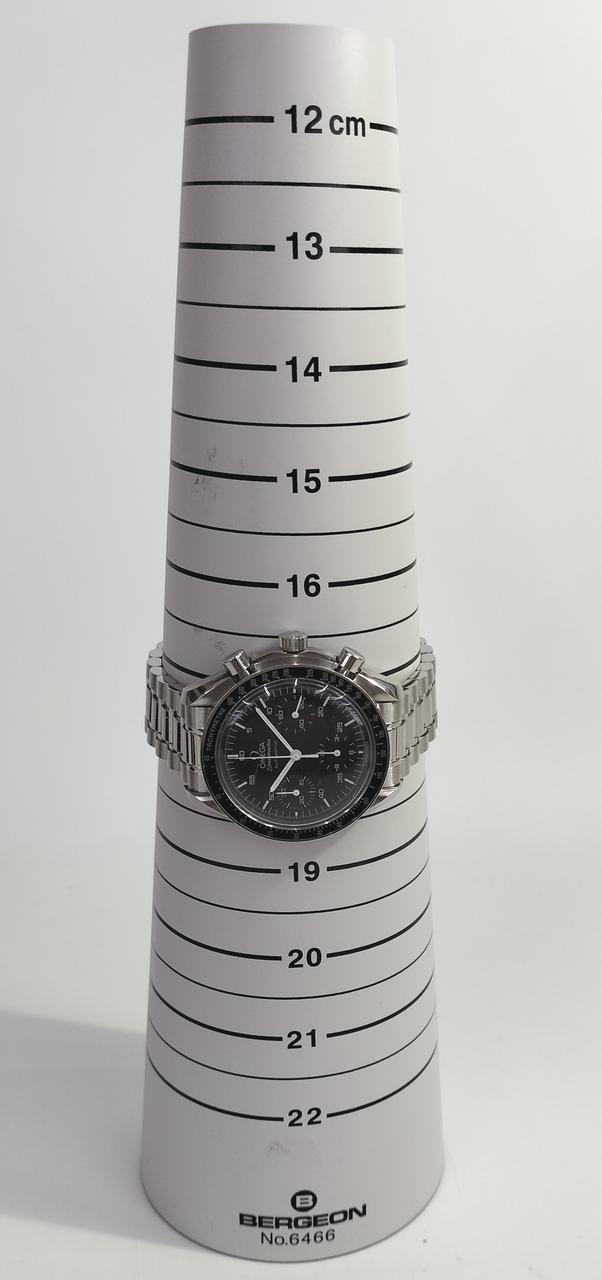 腕周りは約17.5cmです