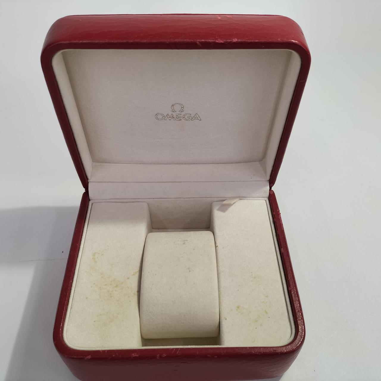 箱の内側に汚れがあります