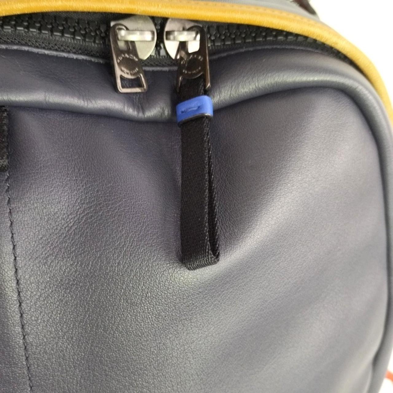 ファスナートップストラップ1つ欠品
