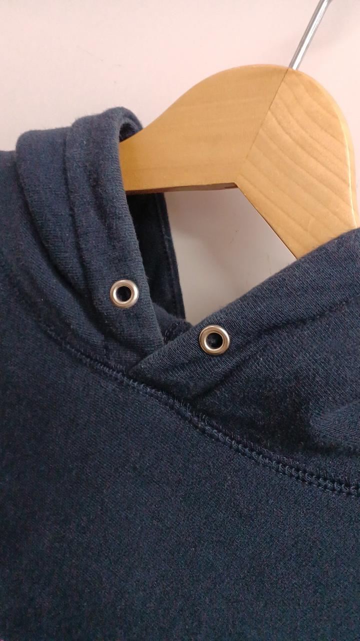 パーカー紐なし。