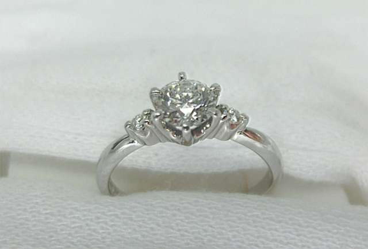 Pm900/V型ダイヤモンドリング0.40ct Pm900/V型ダイヤモンドリング0.40ct Pm900/V型ダイヤモンドリング0.40