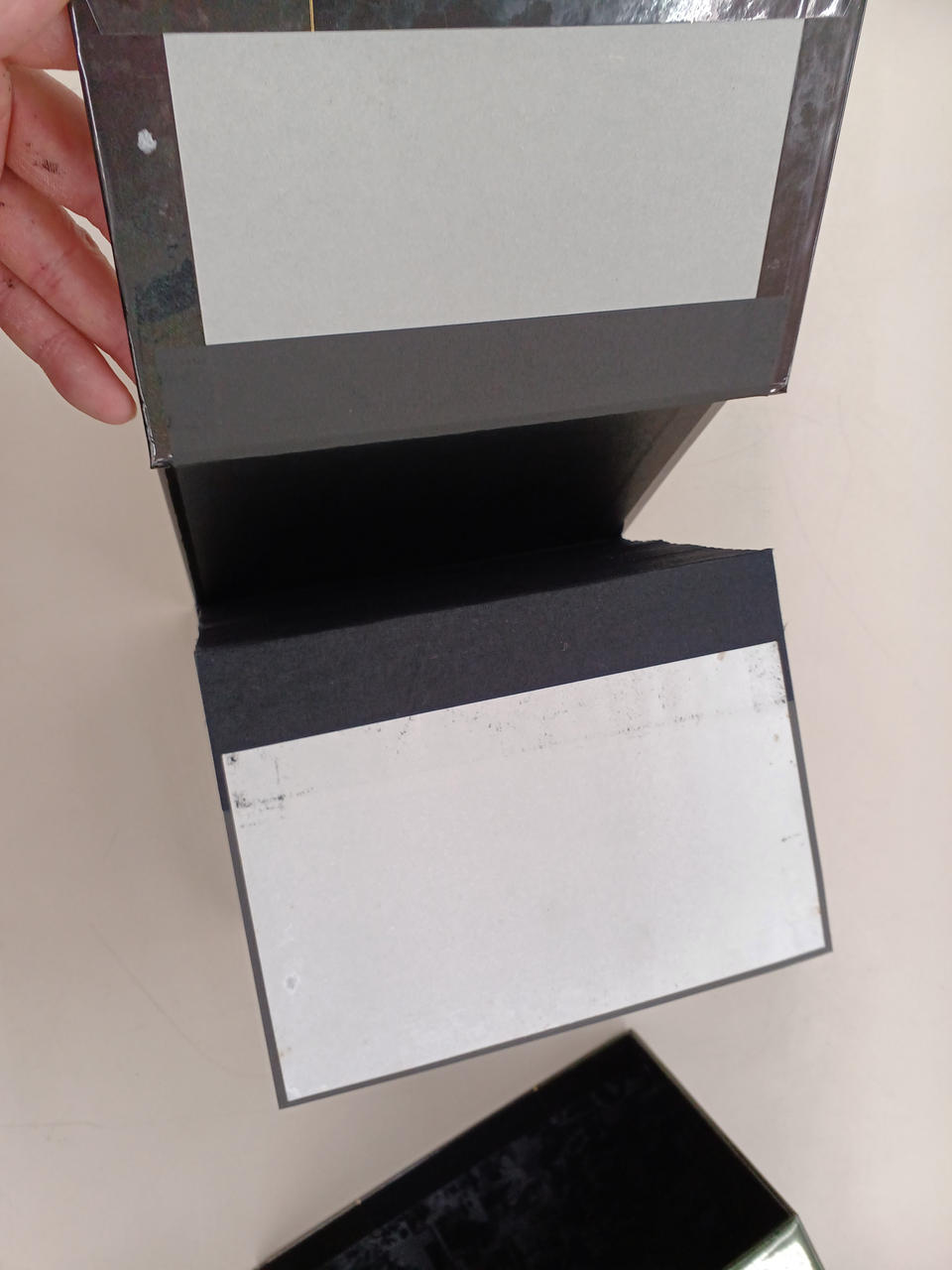 箱が剥がれやすくなっています！