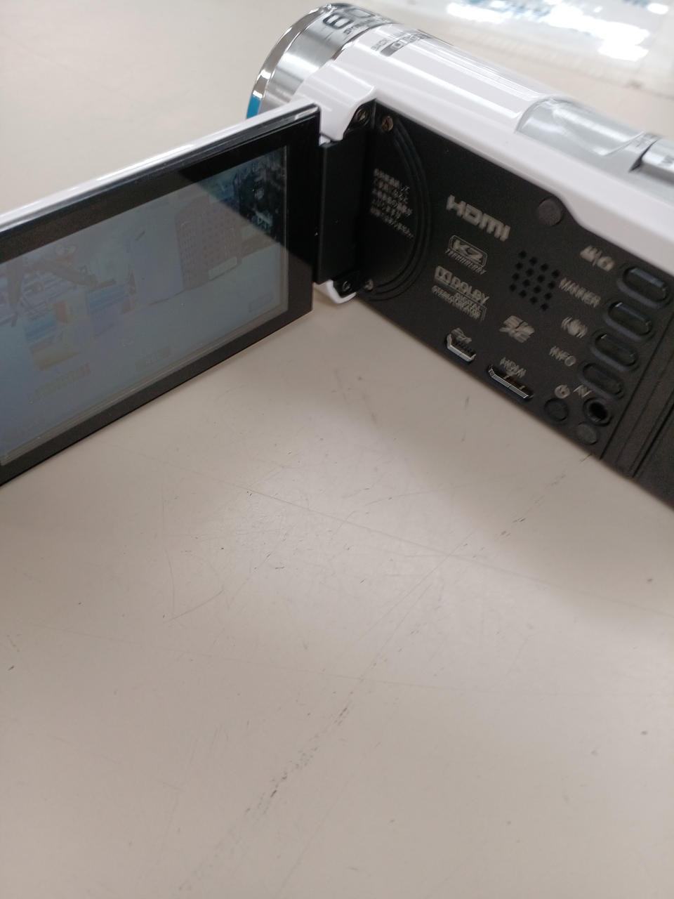 液晶は問題なく 映ります