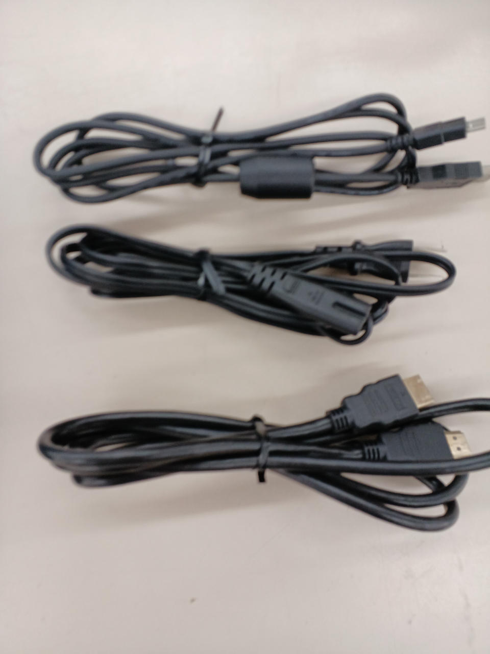 HDMI ケーブルのみ 付属となります