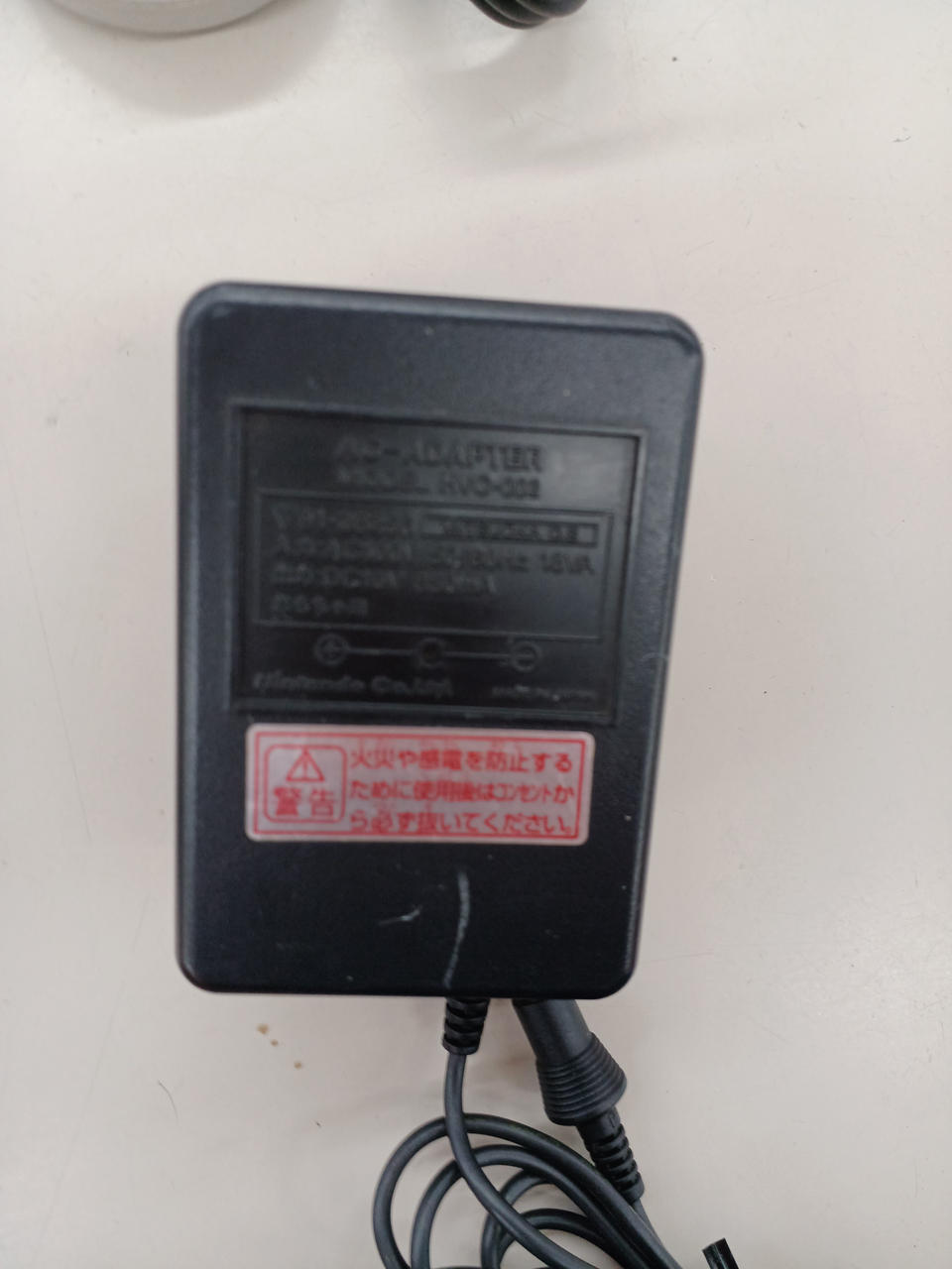 アダプターは任天堂 純正です