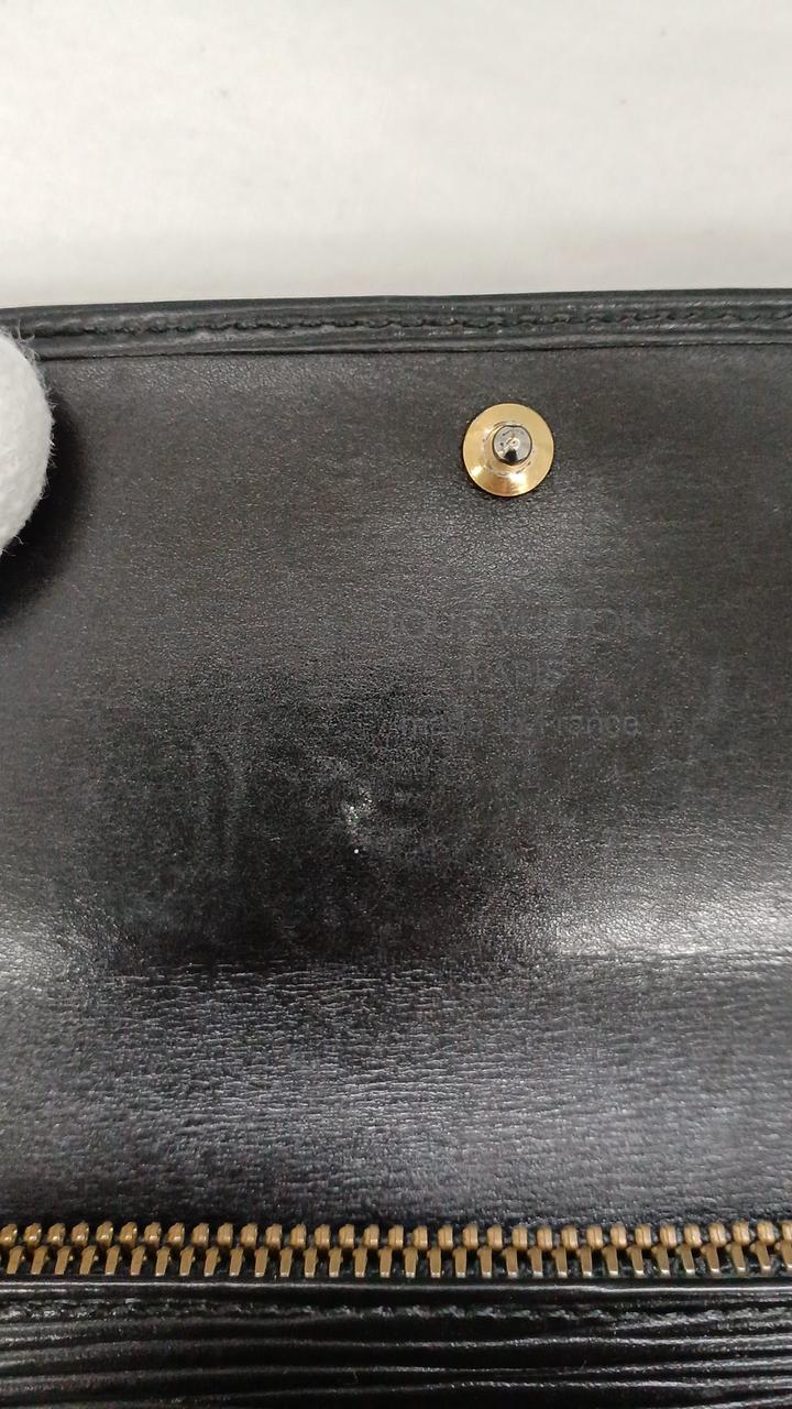 ラメ汚れあり。