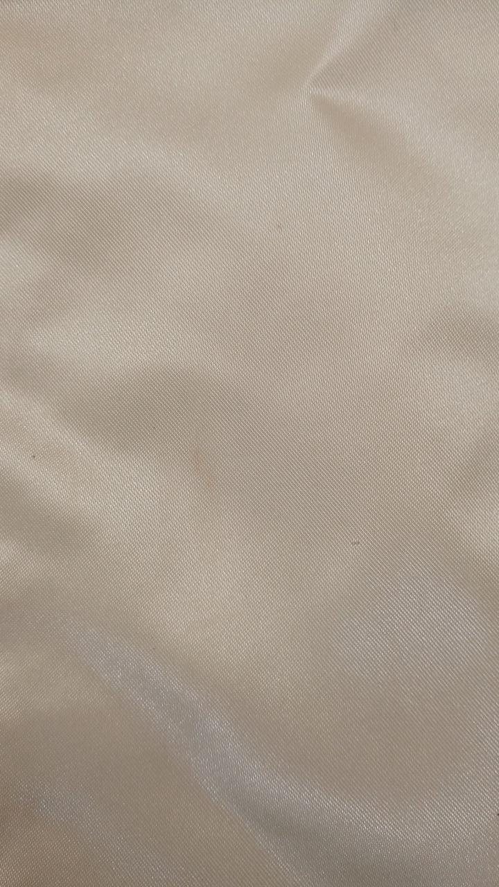 赤い線あり。