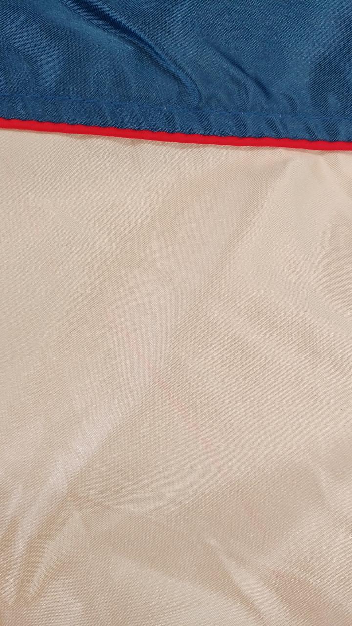 赤い線あり。