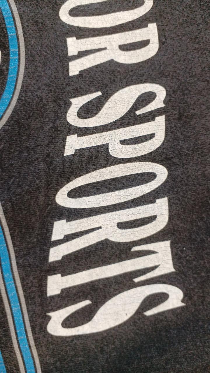 プリント部分割れあり。