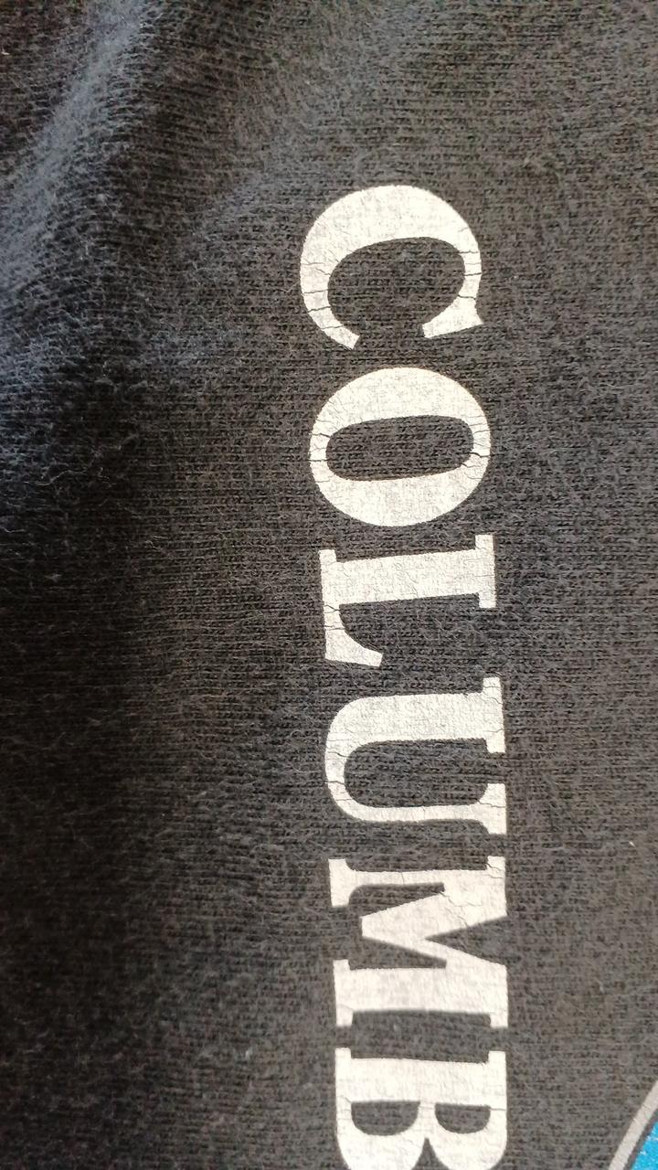 プリント部分に割れあり。