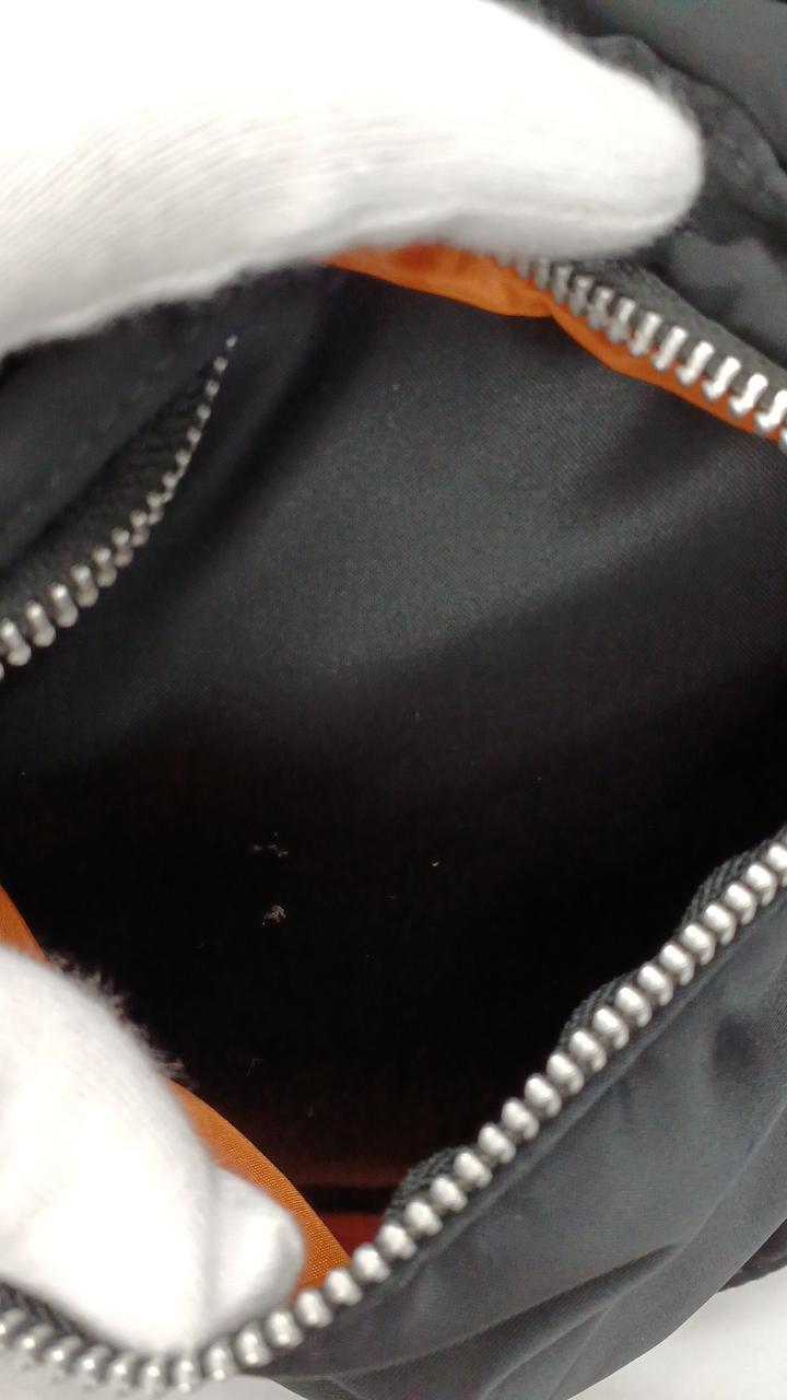 左ポケット内側白い汚れあり