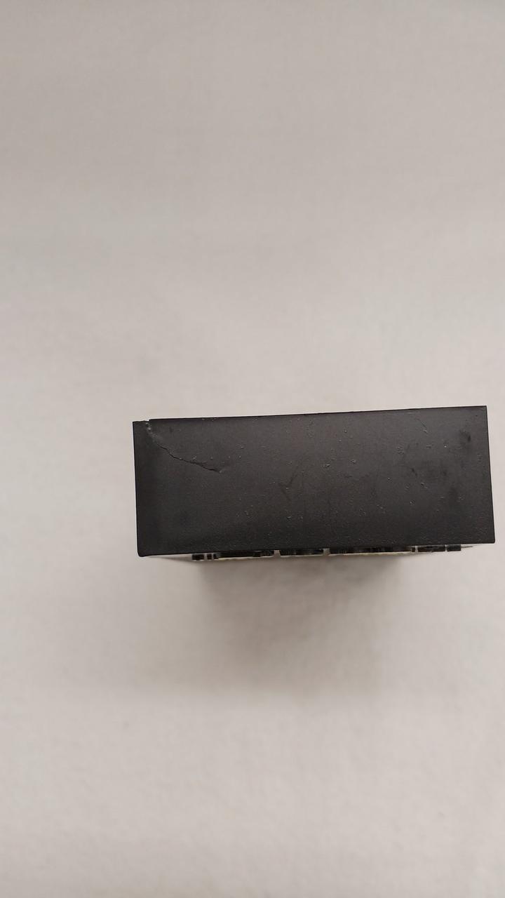 ケース上部に割れあり