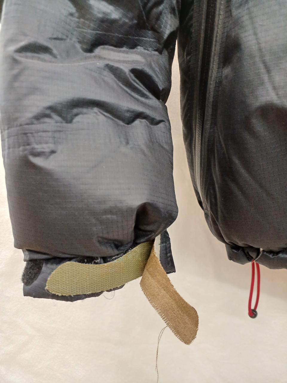 右袖部分はがれあり