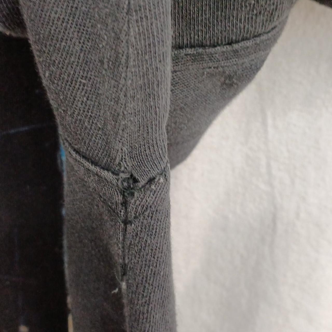 脇に、穴あきあり